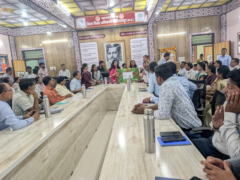 एनजीओ ने जिले के 97 हाईस्कूल एवं हायर सेकेंडरी स्कूलों को प्रदान किए ‘सीएस मैजिक बॉक्स’