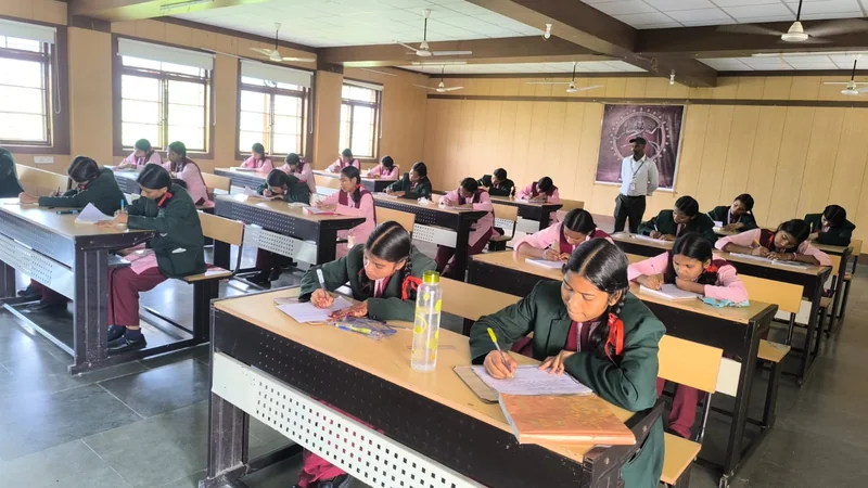 सेवा संकल्प अभियान ‘मेरे सपनों का भारत’ कार्यक्रम के तहत विद्यालयों में आयोजित हो रही निबंध प्रतियोगिता